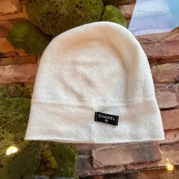 CHANEL Cashmere Blend Kit Beanie - Picture 4 of 4